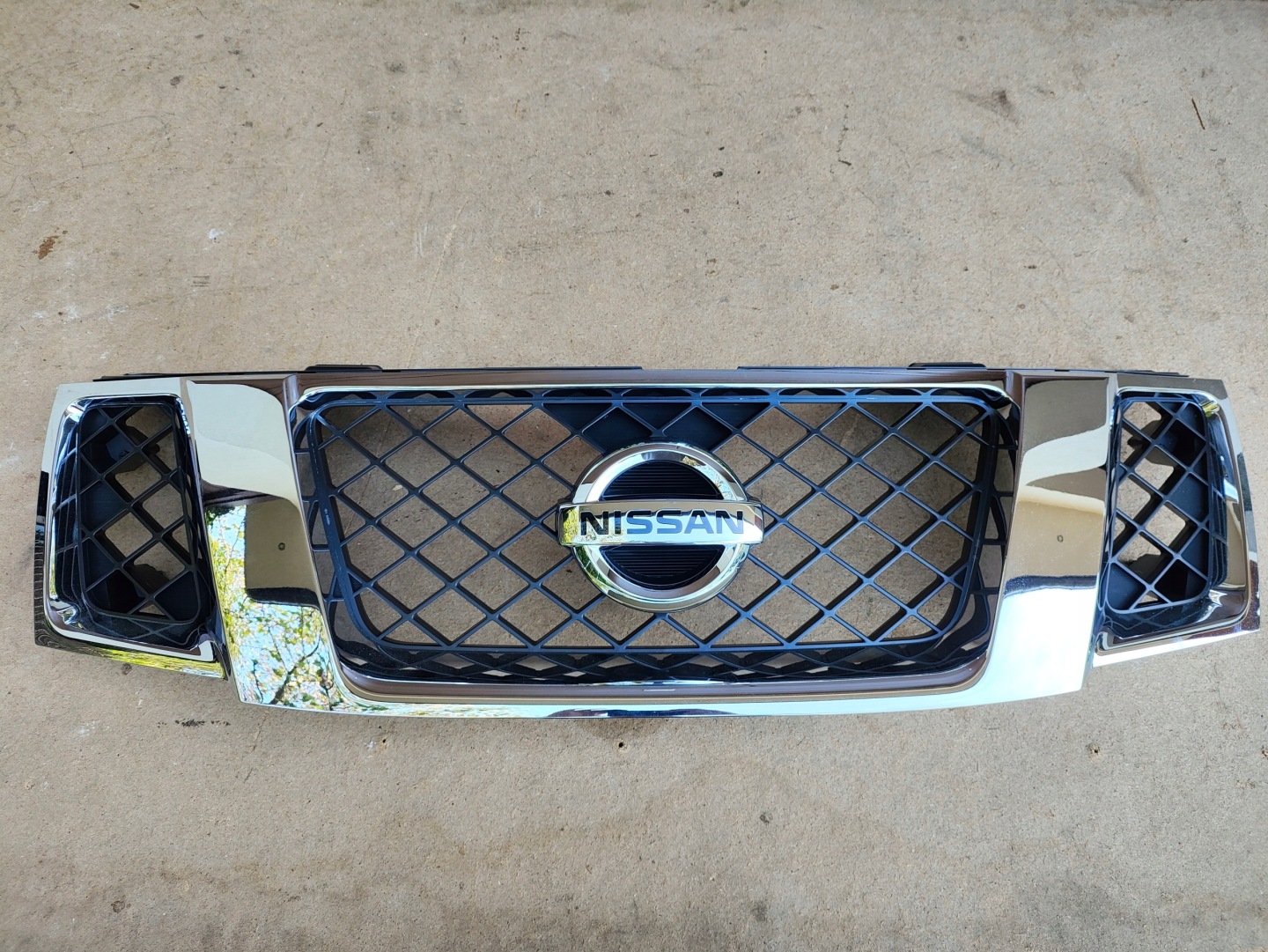 Nissan Navara D40 Kühlergrill FRONTGRILL Kühlergitter 623115X00 - Thumbnail 1