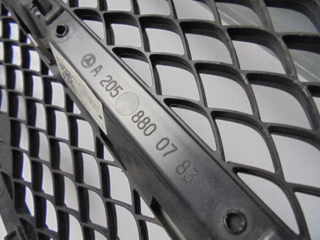 Mercedes-Benz C-Klasse W205 Kühlergrill FRONTGRILL Kühlergitter A2058800783 - Thumbnail 8
