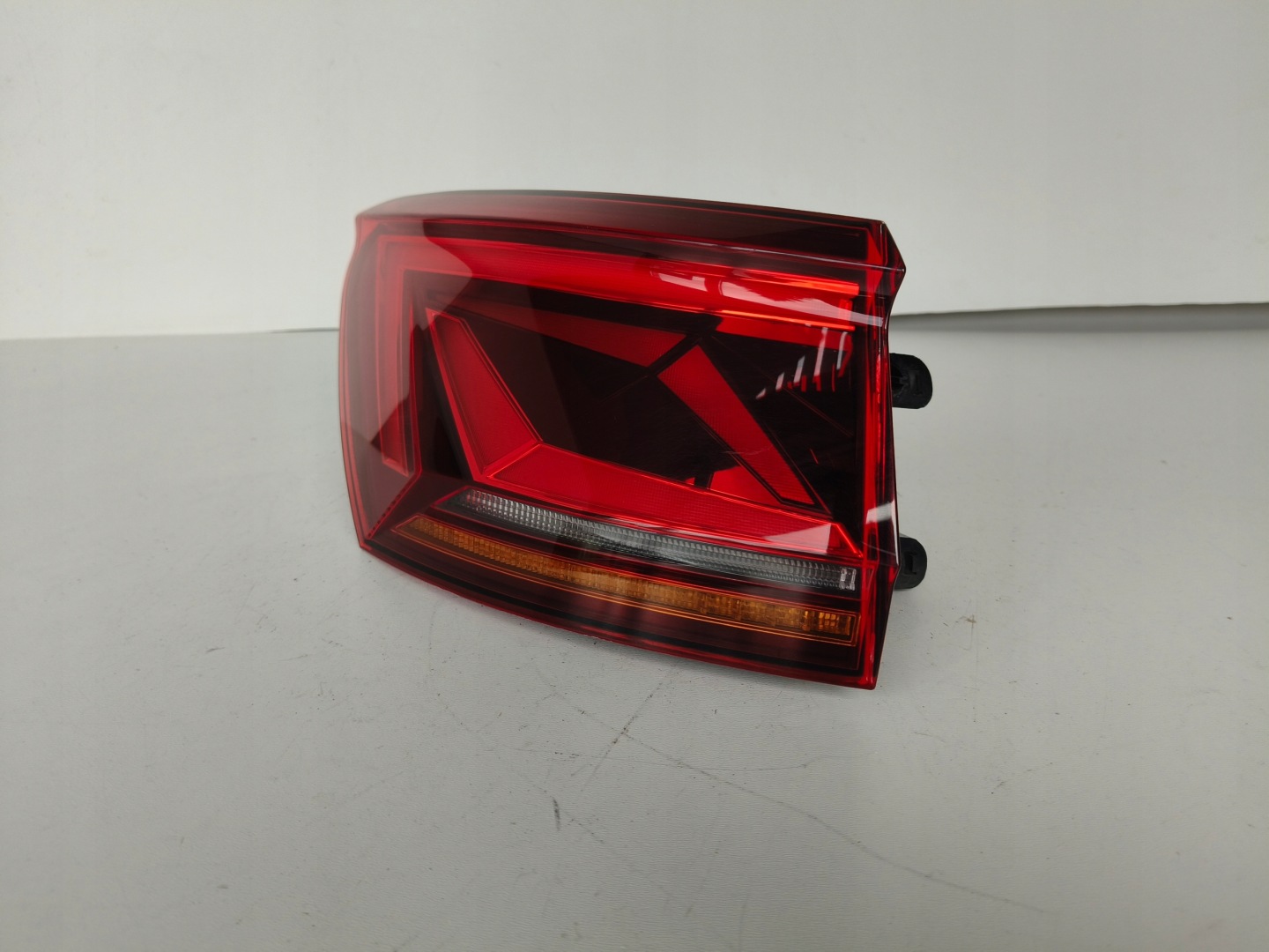 VW Touareg I Rückleuchte Rearlamp - Thumbnail 1