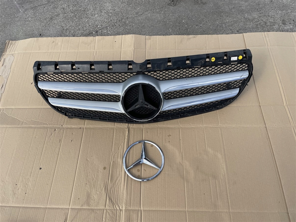 Mercedes-Benz B-Klasse W246 Kühlergrill FRONTGRILL Kühlergitter A0008880060 - Thumbnail 1