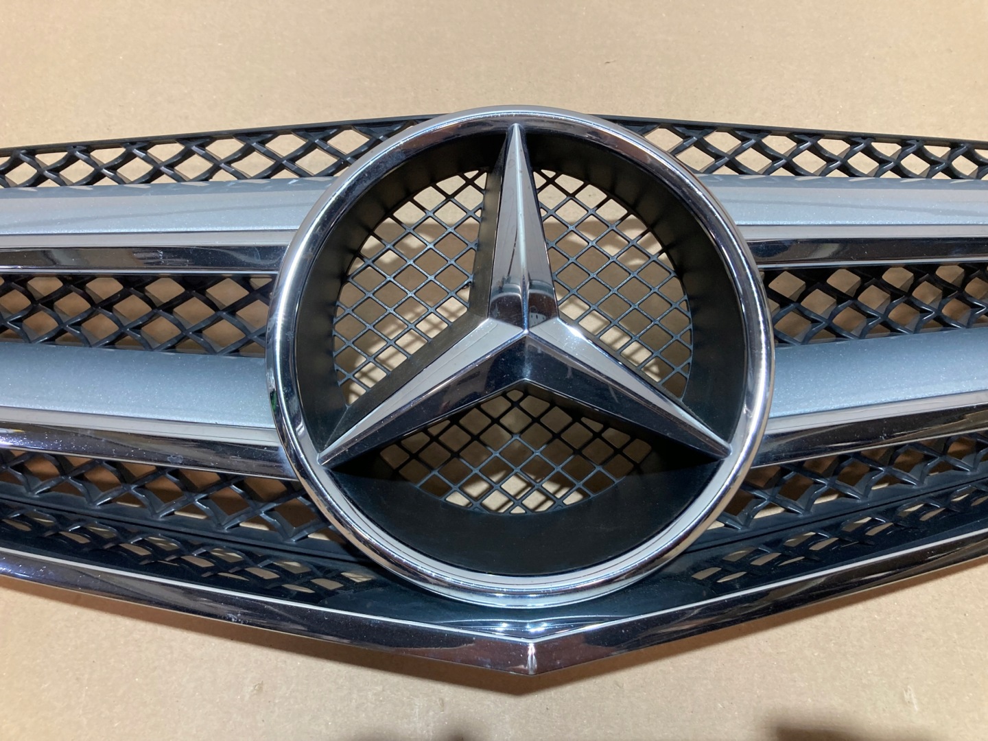 Mercedes-Benz E-Klasse W207 Kühlergrill FRONTGRILL Kühlergitter A2078880283 - Thumbnail 3