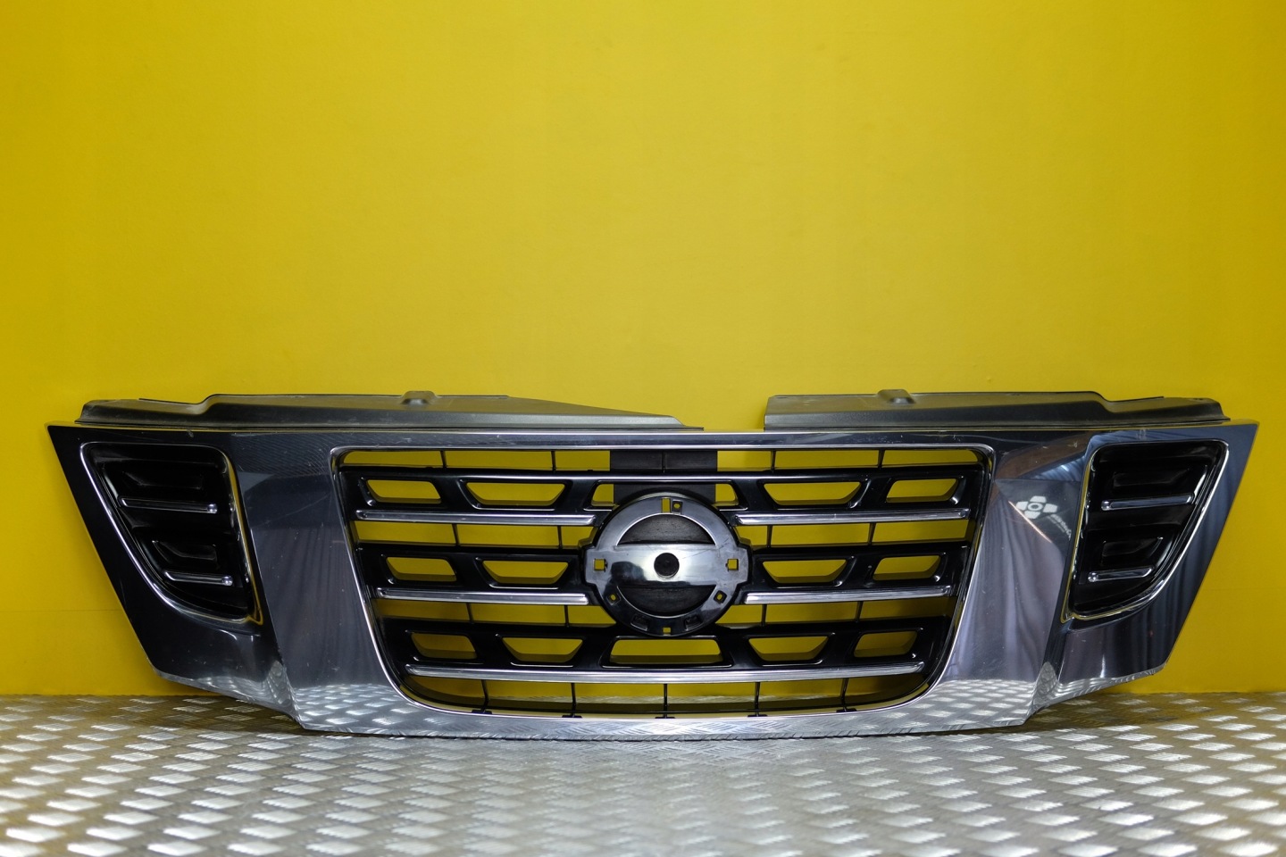 Nissan Patrol Y60 Kühlergrill FRONTGRILL Kühlergitter - Thumbnail 1