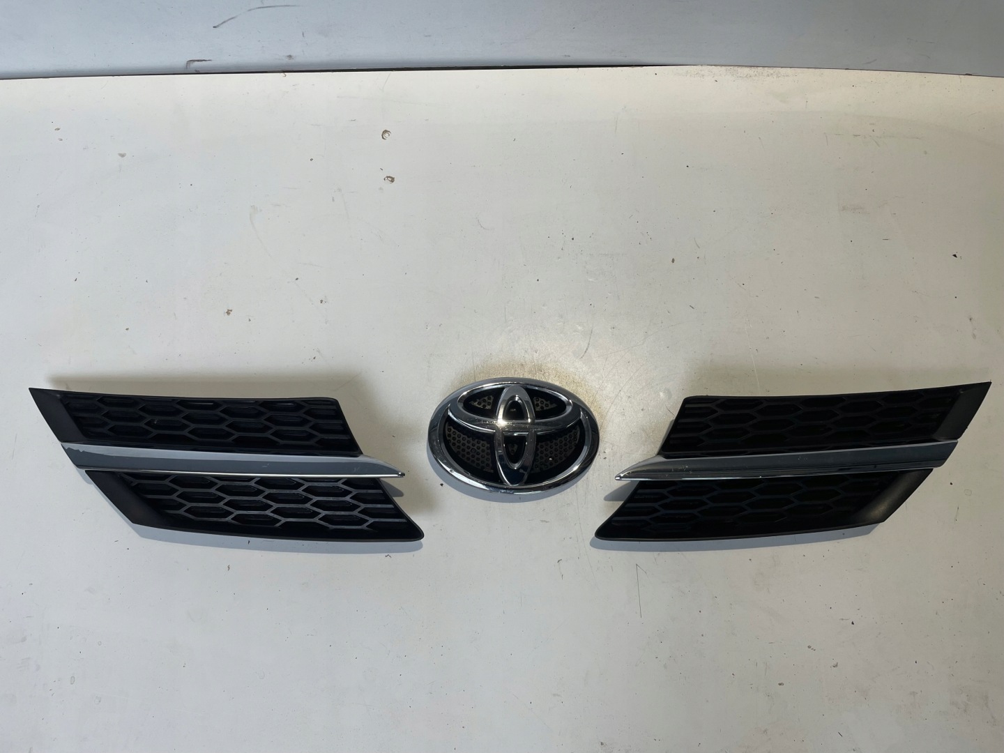 Toyota RAV4 XA5 Kühlergrill FRONTGRILL Kühlergitter - Thumbnail 1