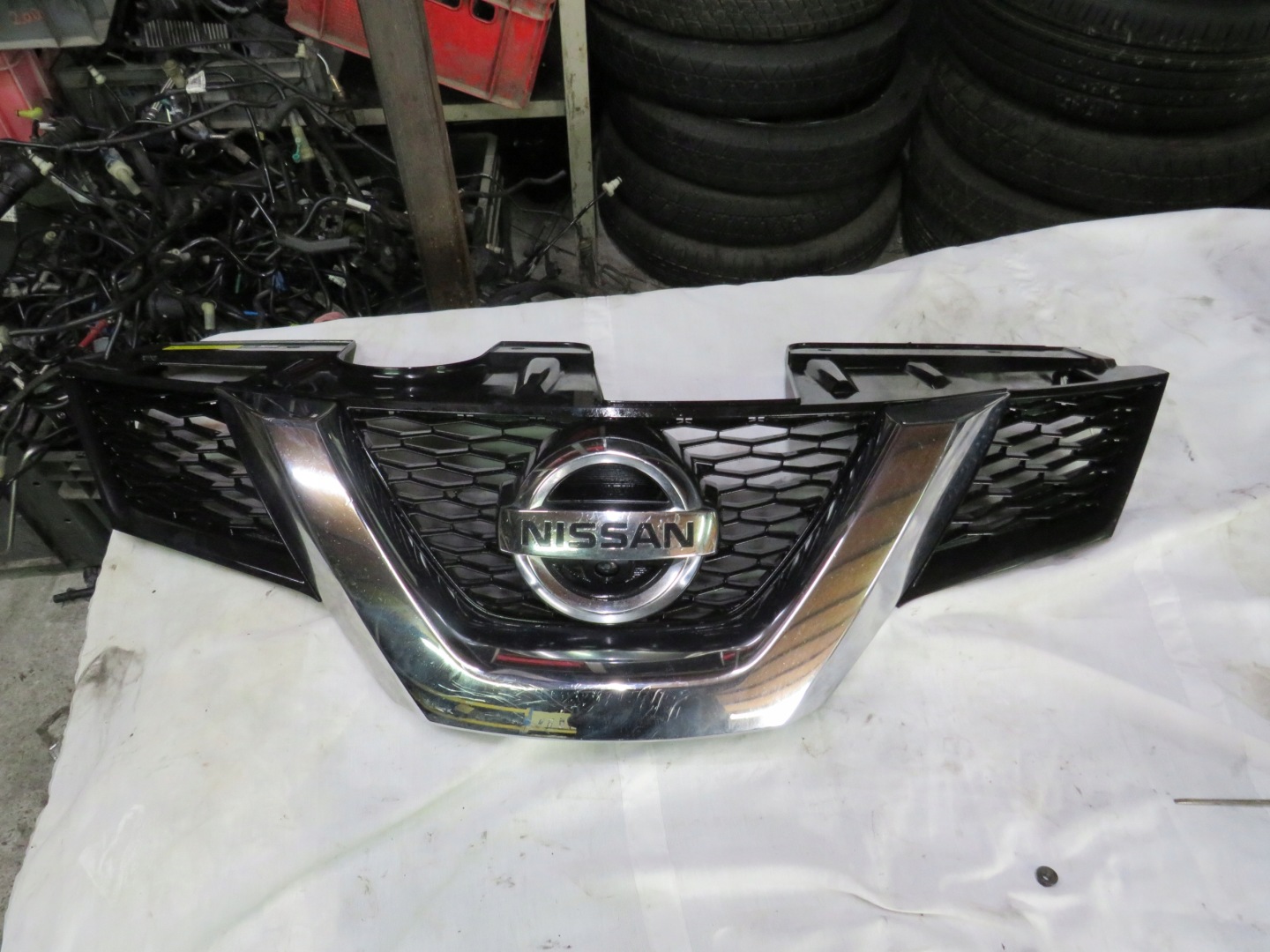 Nissan X-Trail T32 Kühlergrill FRONTGRILL Kühlergitter - Thumbnail 1