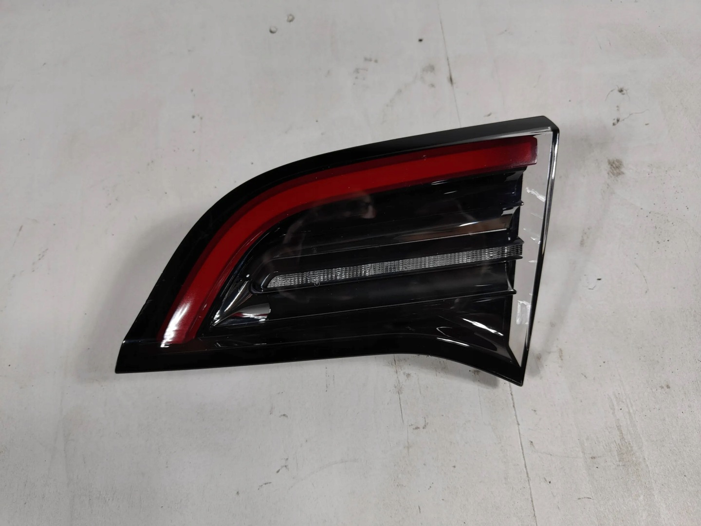 Tesla Model Y 005 Rückleuchte 150208900C Rearlamp - Thumbnail 1