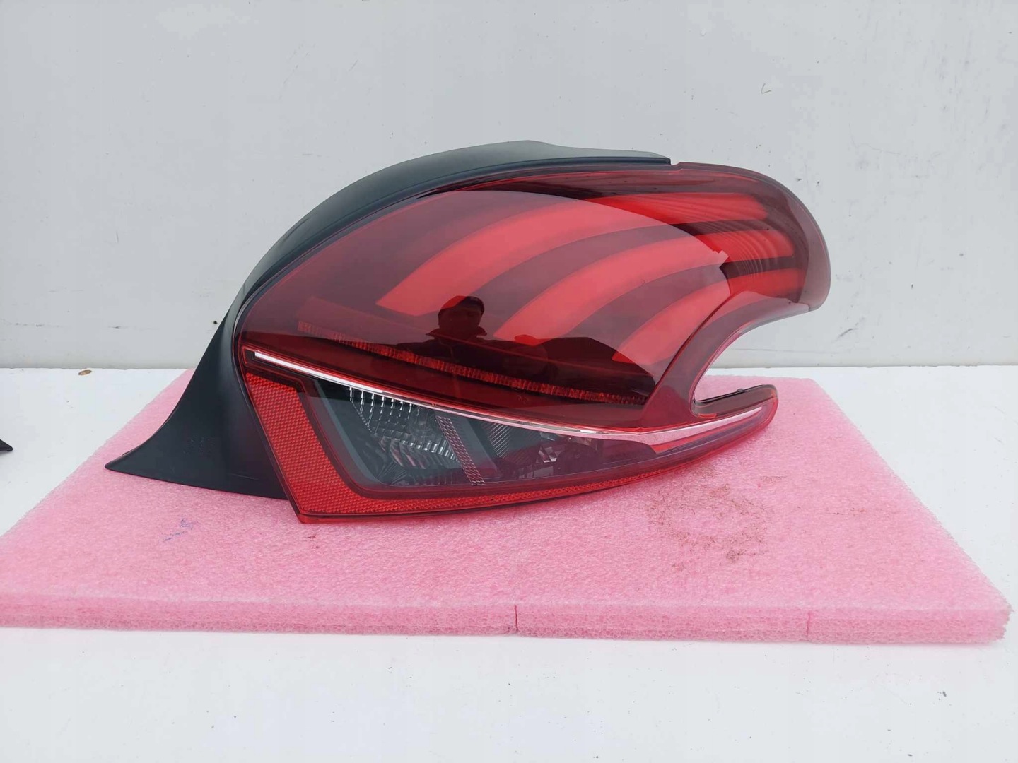 Peugeot 208 I Rückleuchte 9825601180 Rearlamp - Thumbnail 1