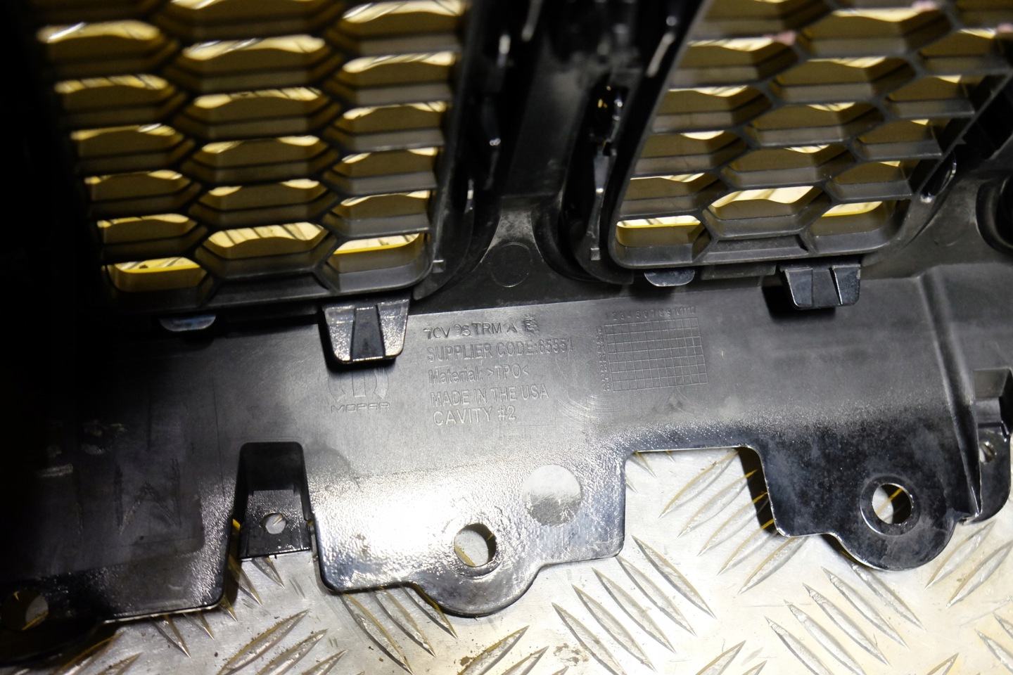 Jeep Cherokee J Kühlergrill FRONTGRILL Kühlergitter OKEE2021GR - Thumbnail 9