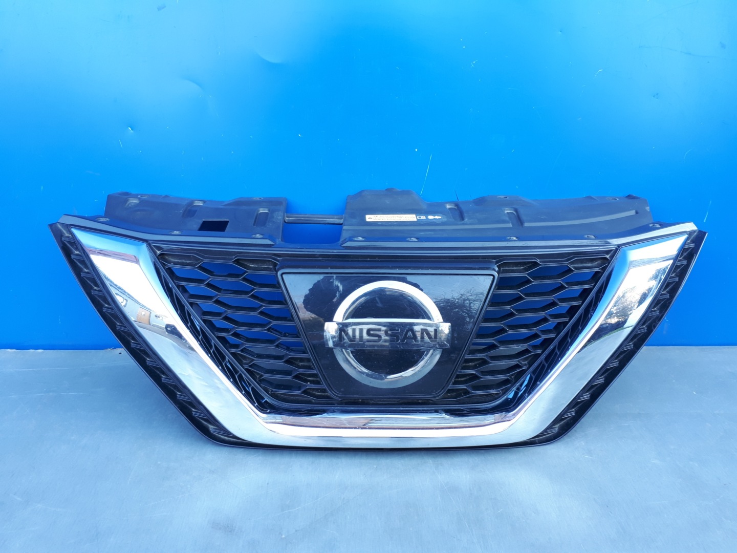 Nissan Qashqai J11 Kühlergrill FRONTGRILL Kühlergitter 62310HV00A - Thumbnail 1