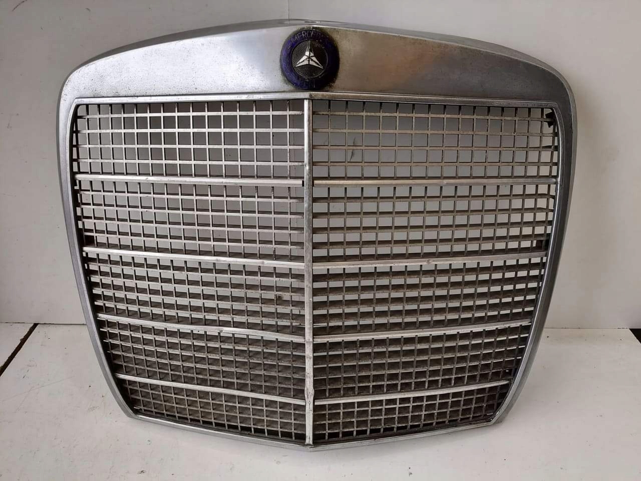 Mercedes-Benz S-Klasse W108 Kühlergrill FRONTGRILL Kühlergitter A1081081081 - Thumbnail 1