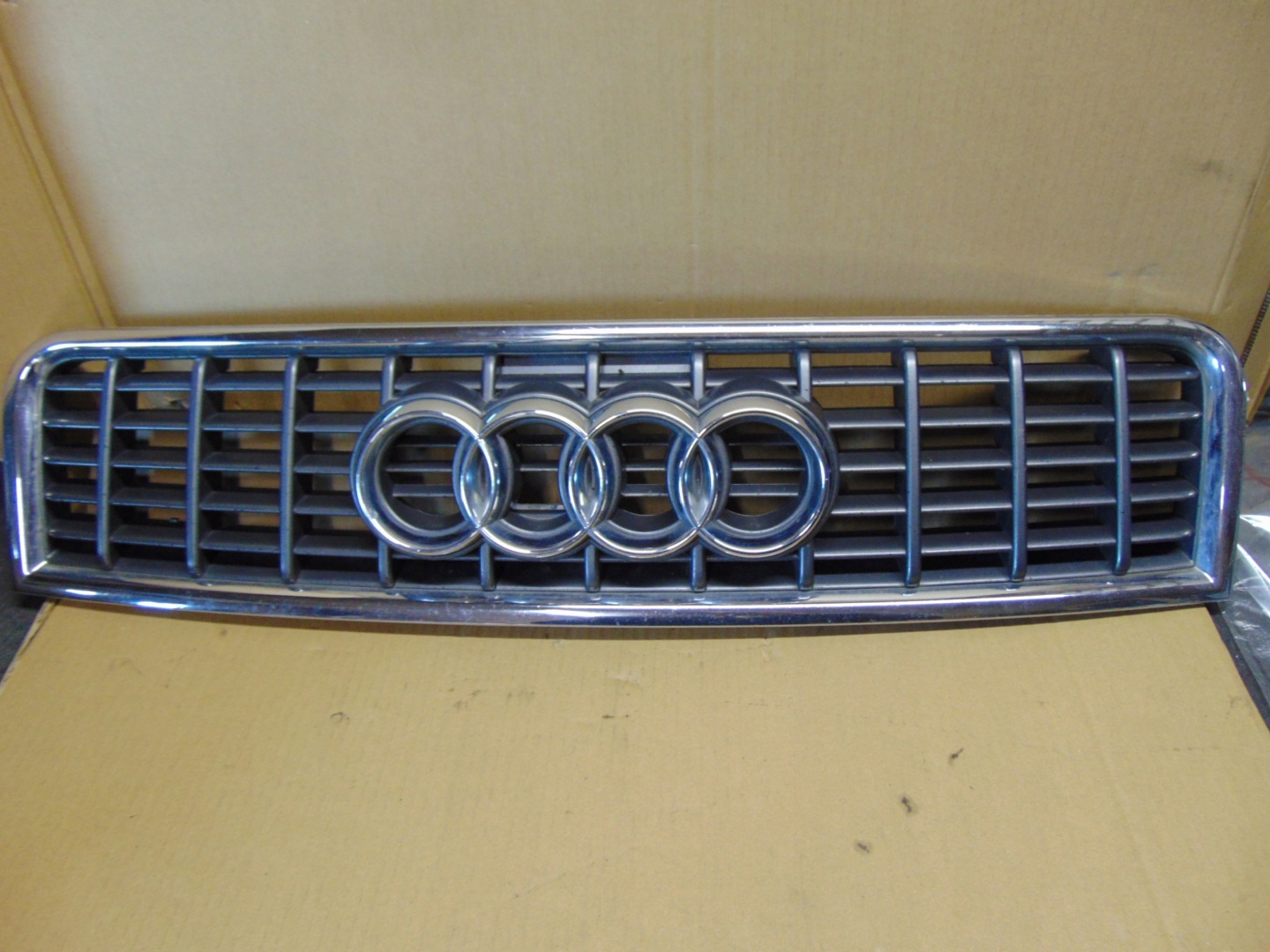 Audi A4 B6 Kühlergrill FRONTGRILL Kühlergitter 8E0853651DM - Thumbnail 1