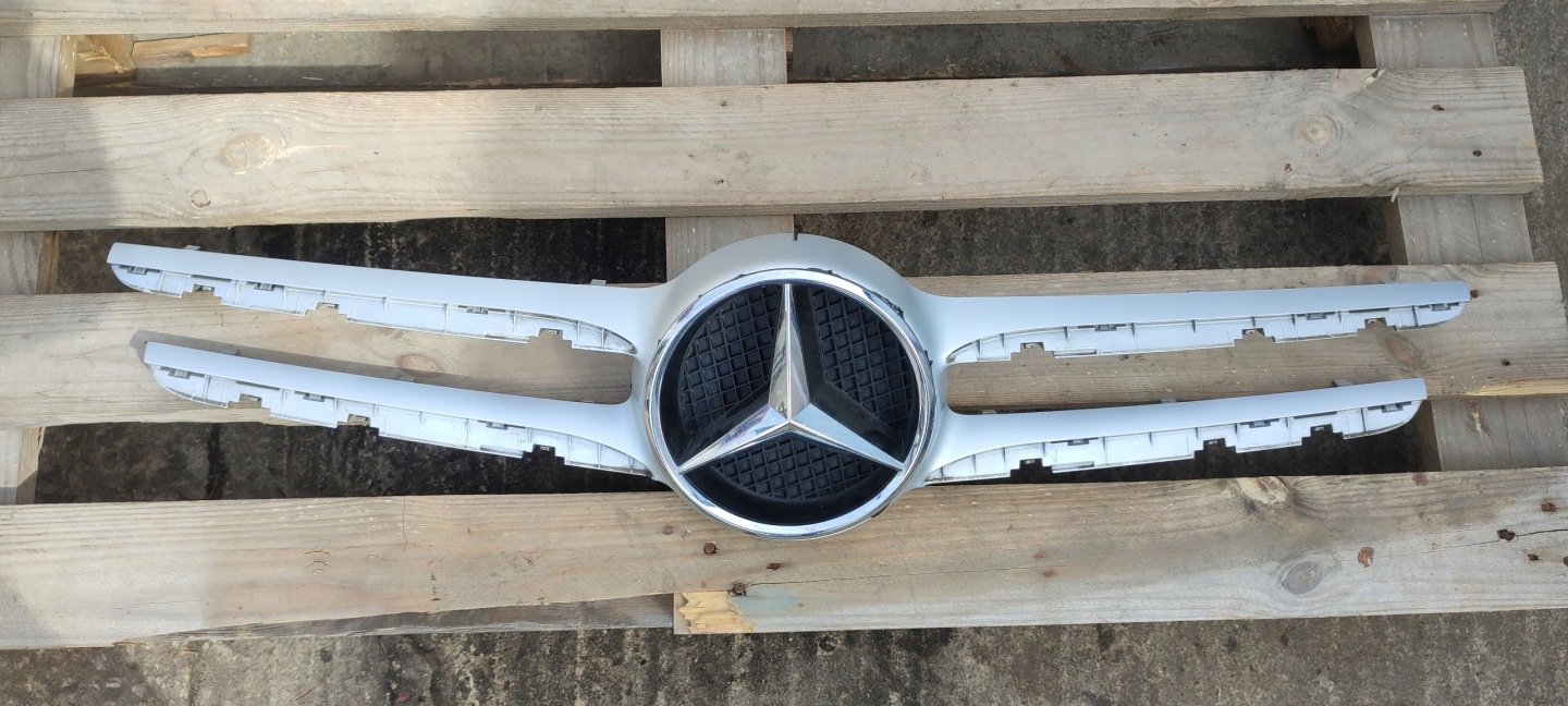 Mercedes-Benz C-Klasse W205 Kühlergrill FRONTGRILL Kühlergitter A2056880160 - Thumbnail 1