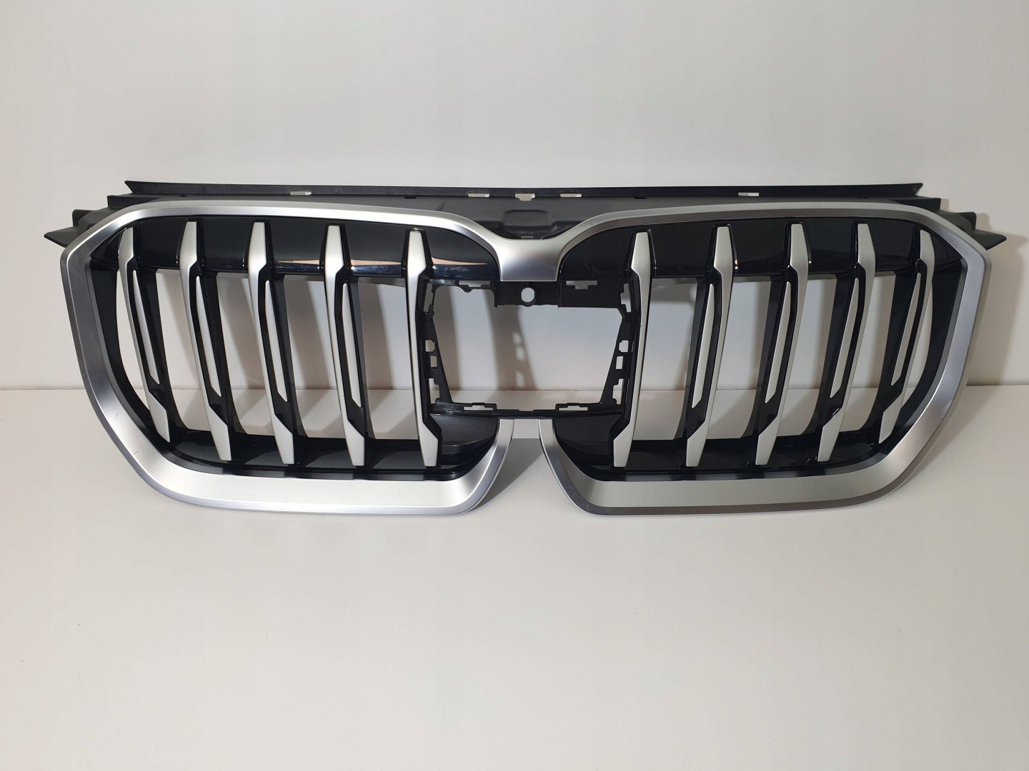 BMW X1 U11 Kühlergrill FRONTGRILL Kühlergitter 9880301 - Thumbnail 1