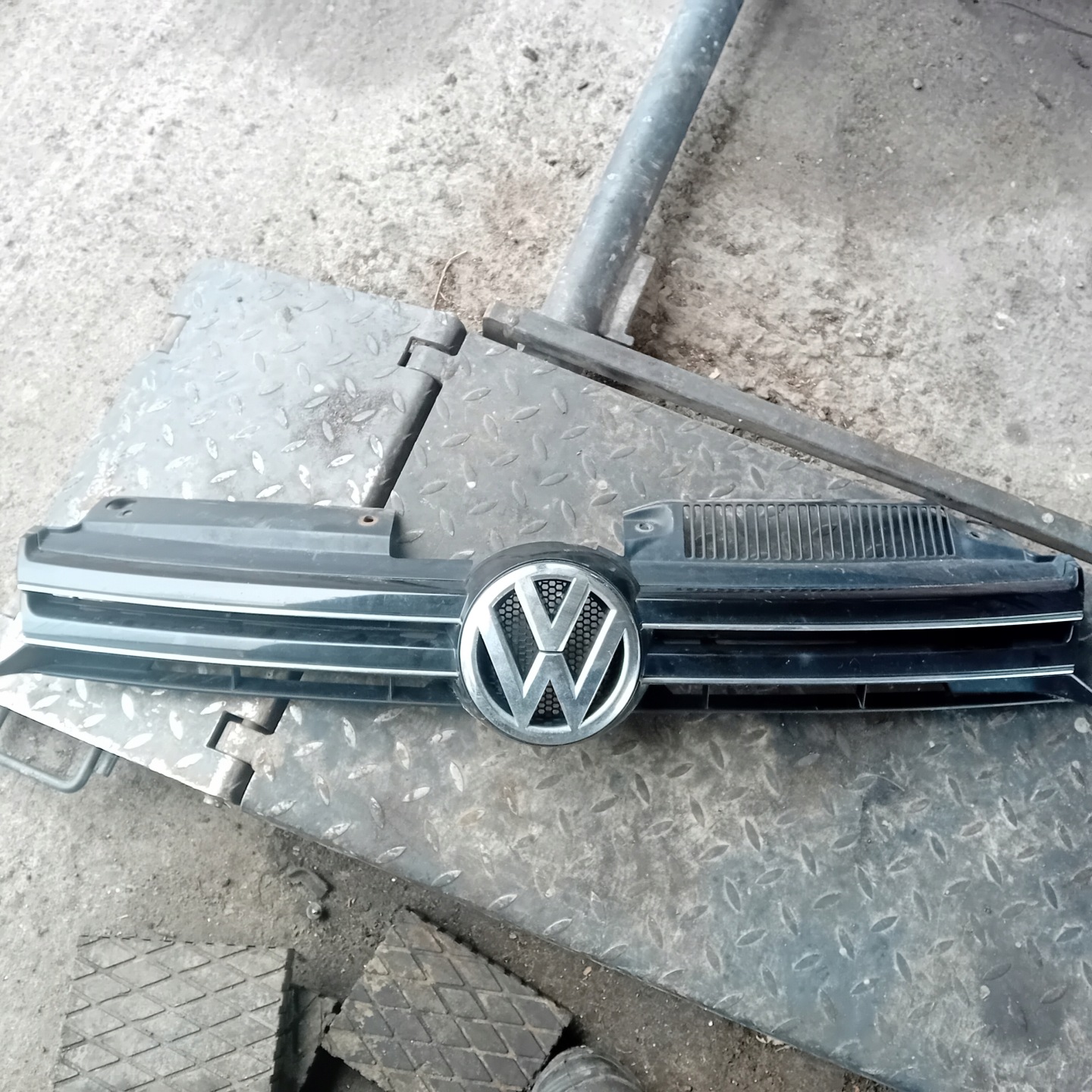 VW Golf V Kühlergrill FRONTGRILL Kühlergitter 1K9853651 - Thumbnail 1