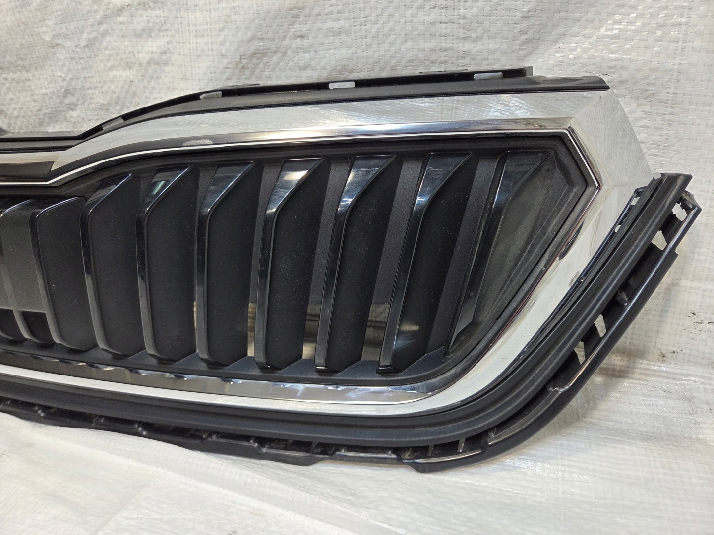 Skoda Scala 657 Kühlergrill FRONTGRILL Kühlergitter 657853653A - Thumbnail 3