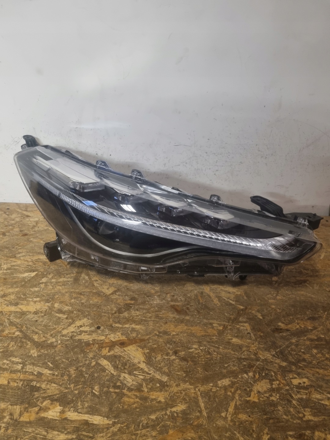 Frontscheinwerfer Toyota Corolla E210 LED Rechts Scheinwerfer Headlight - Thumbnail 1