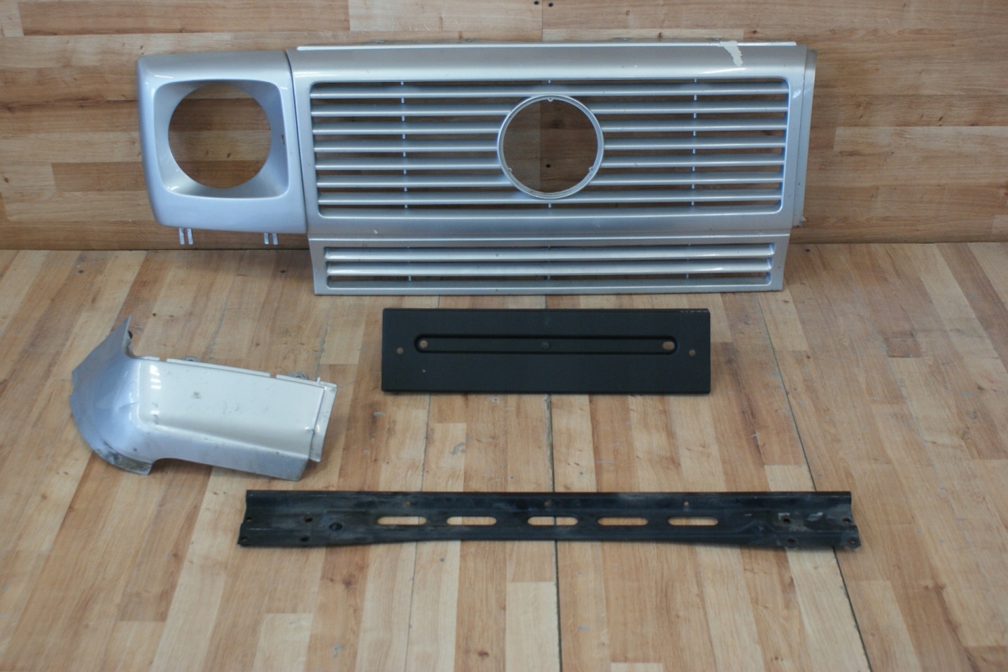 Mercedes-Benz G-Klasse W463 Kühlergrill FRONTGRILL Kühlergitter A4478800383 - Image 1