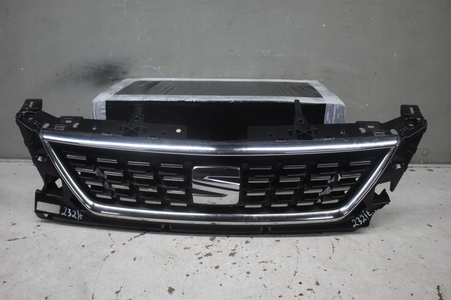 SEAT Leon IV 5F Kühlergrill FRONTGRILL Kühlergitter 5F0853654M - Thumbnail 1