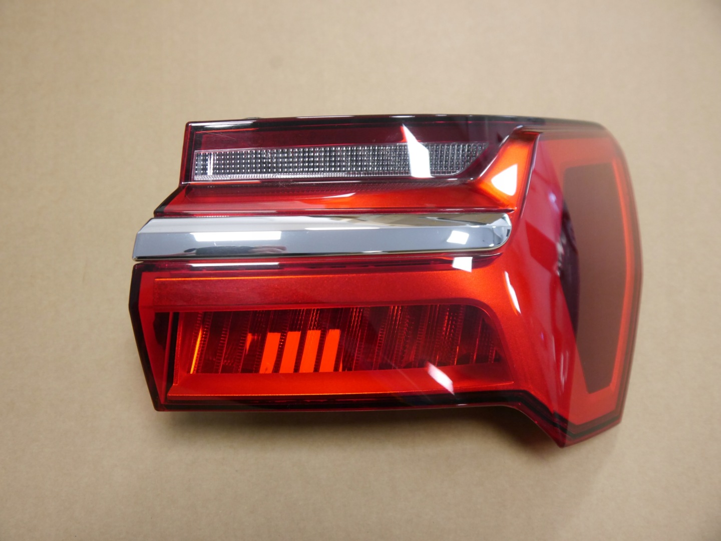 Audi A6 Rückleuchte 4K5945070 Rearlamp - Thumbnail 1