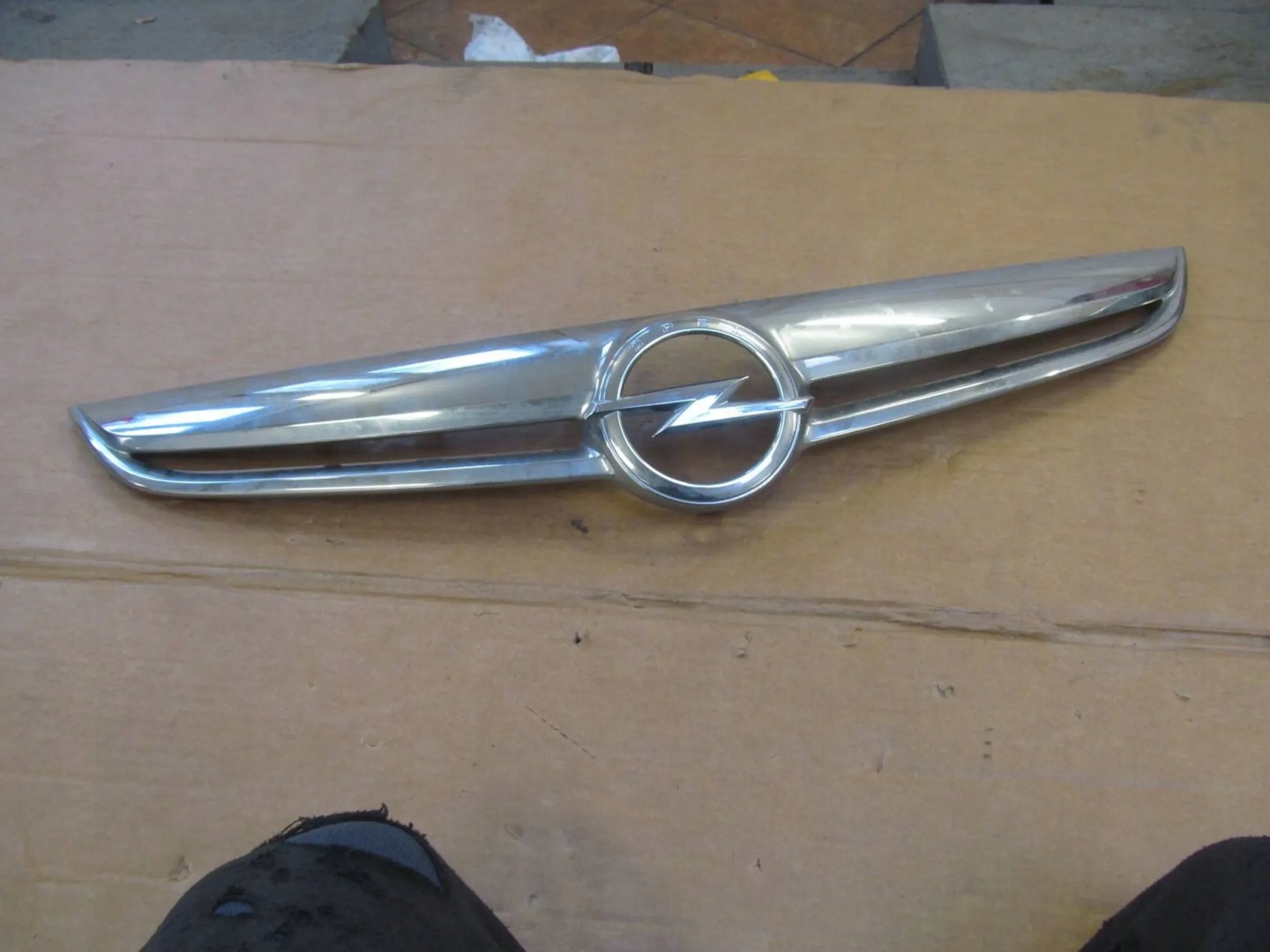 Opel Corsa Kühlergrill FRONTGRILL Kühlergitter 13286001 - Thumbnail 1