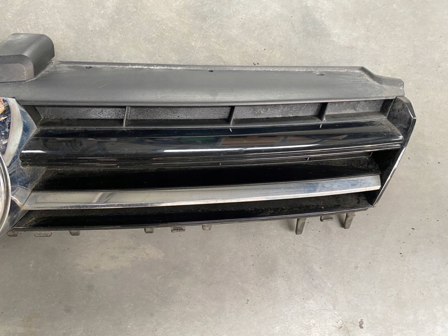 VW Golf V Kühlergrill FRONTGRILL Kühlergitter 5G0853653 - Thumbnail 6