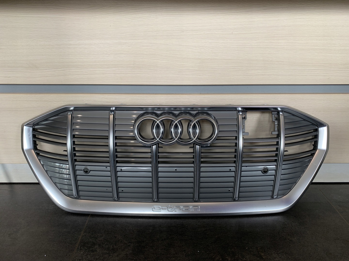 Audi e-tron Kühlergrill FRONTGRILL Kühlergitter 4KE853651 - Thumbnail 1