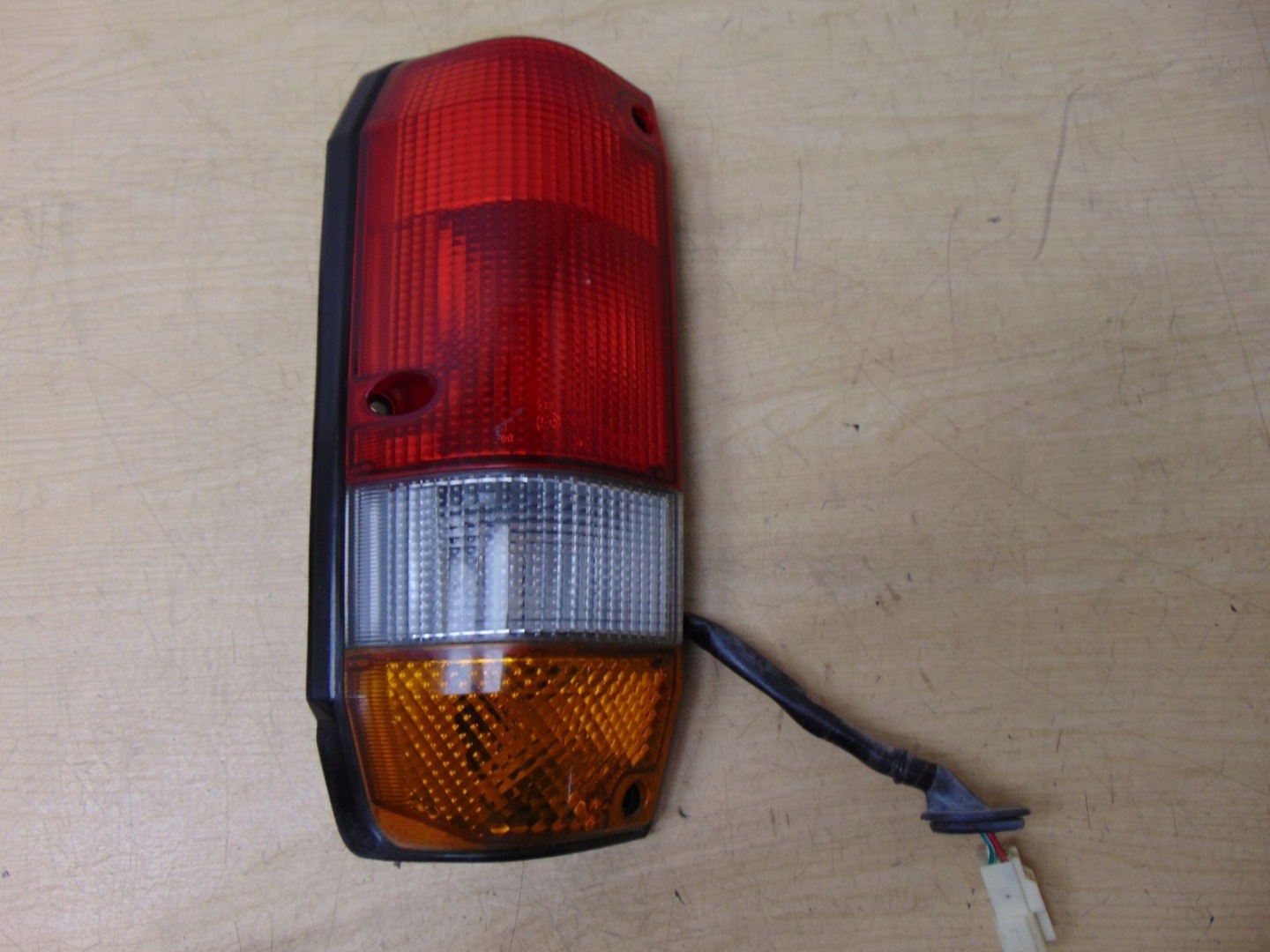 Toyota Land Cruiser J7/J9/J12/J15/J25 J7 Rückleuchte Rearlamp - Thumbnail 4