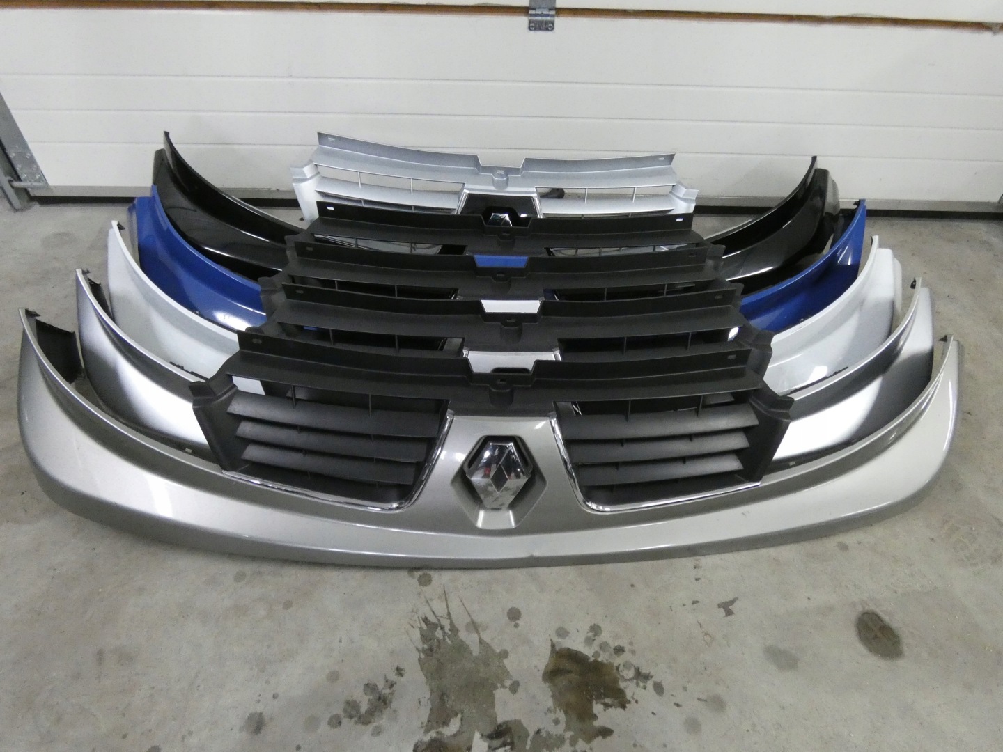 Renault Trafic L Kühlergrill FRONTGRILL Kühlergitter 623100251R - Thumbnail 1