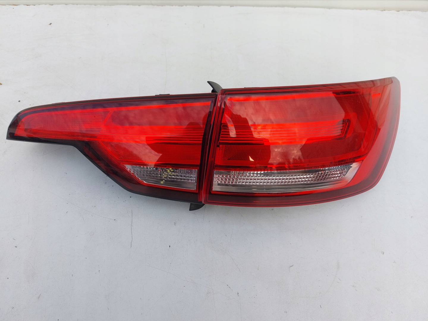 Audi A4 B9 Rückleuchte 8W9945070 Rearlamp - Thumbnail 1