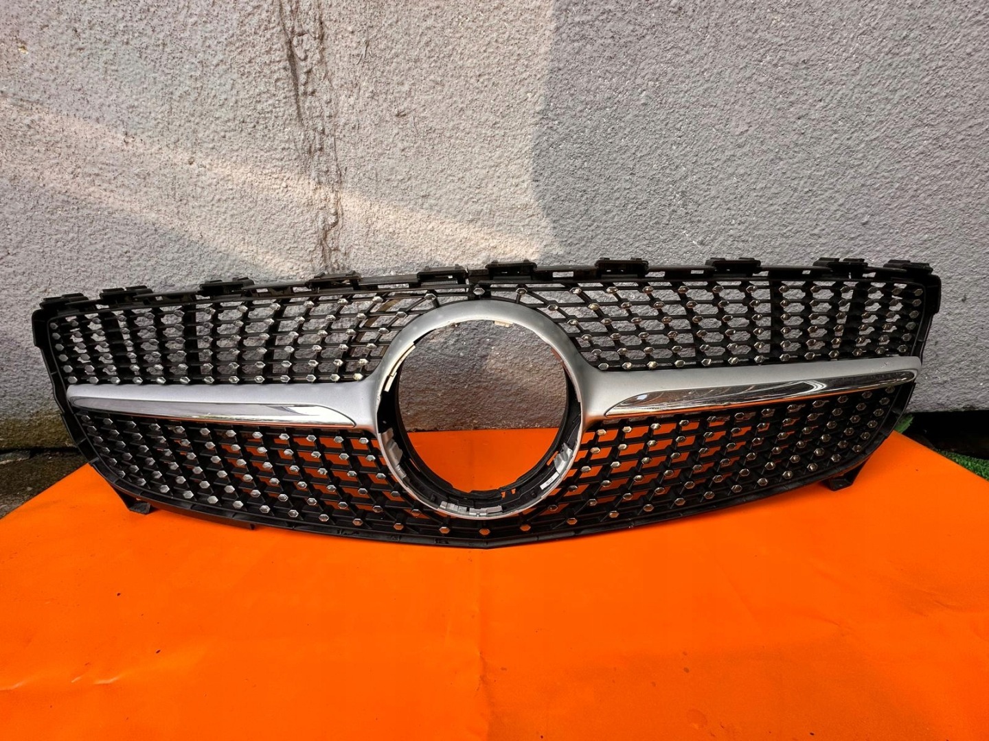 Mercedes-Benz A-Klasse W176 Kühlergrill FRONTGRILL Kühlergitter A1768881760 - Thumbnail 1