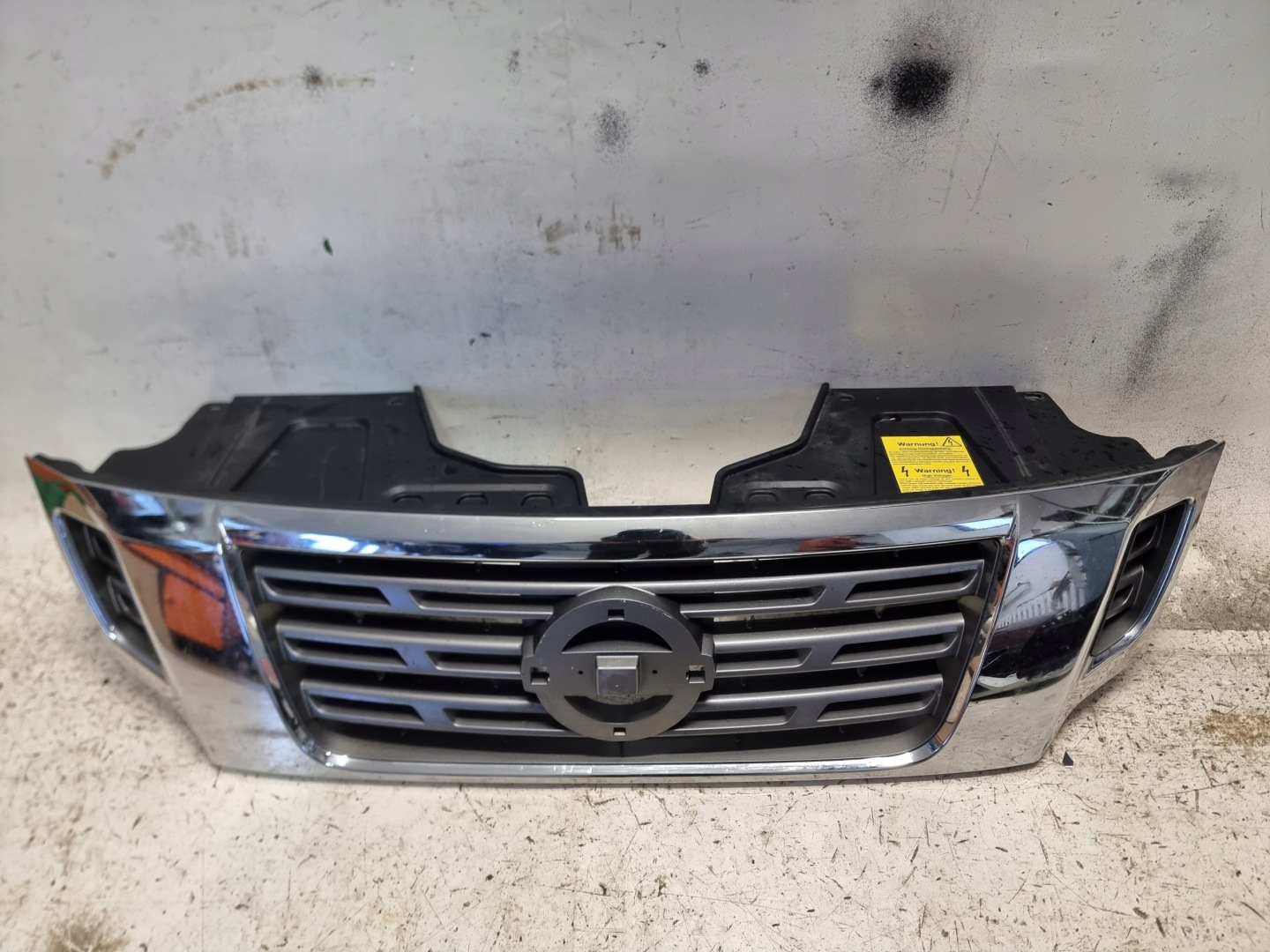 Nissan NP300 D22 Kühlergrill FRONTGRILL Kühlergitter 623105JT0A - Thumbnail 1