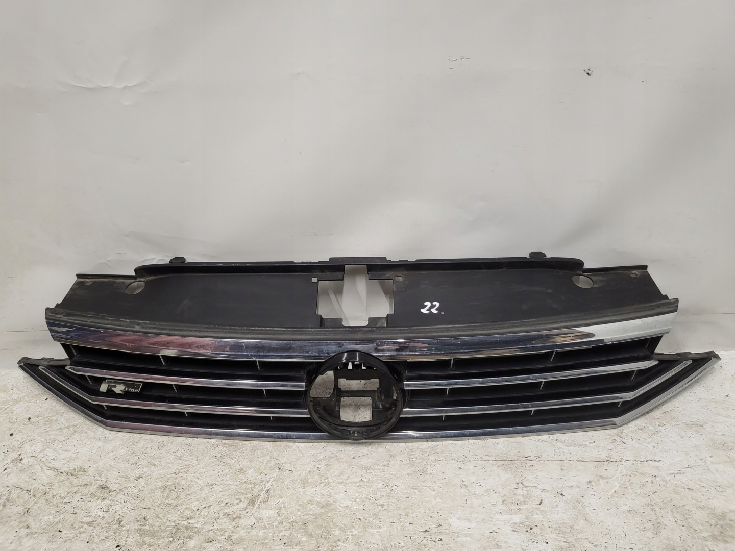 VW Passat B8 Kühlergrill FRONTGRILL Kühlergitter 3G0853653 - Thumbnail 1