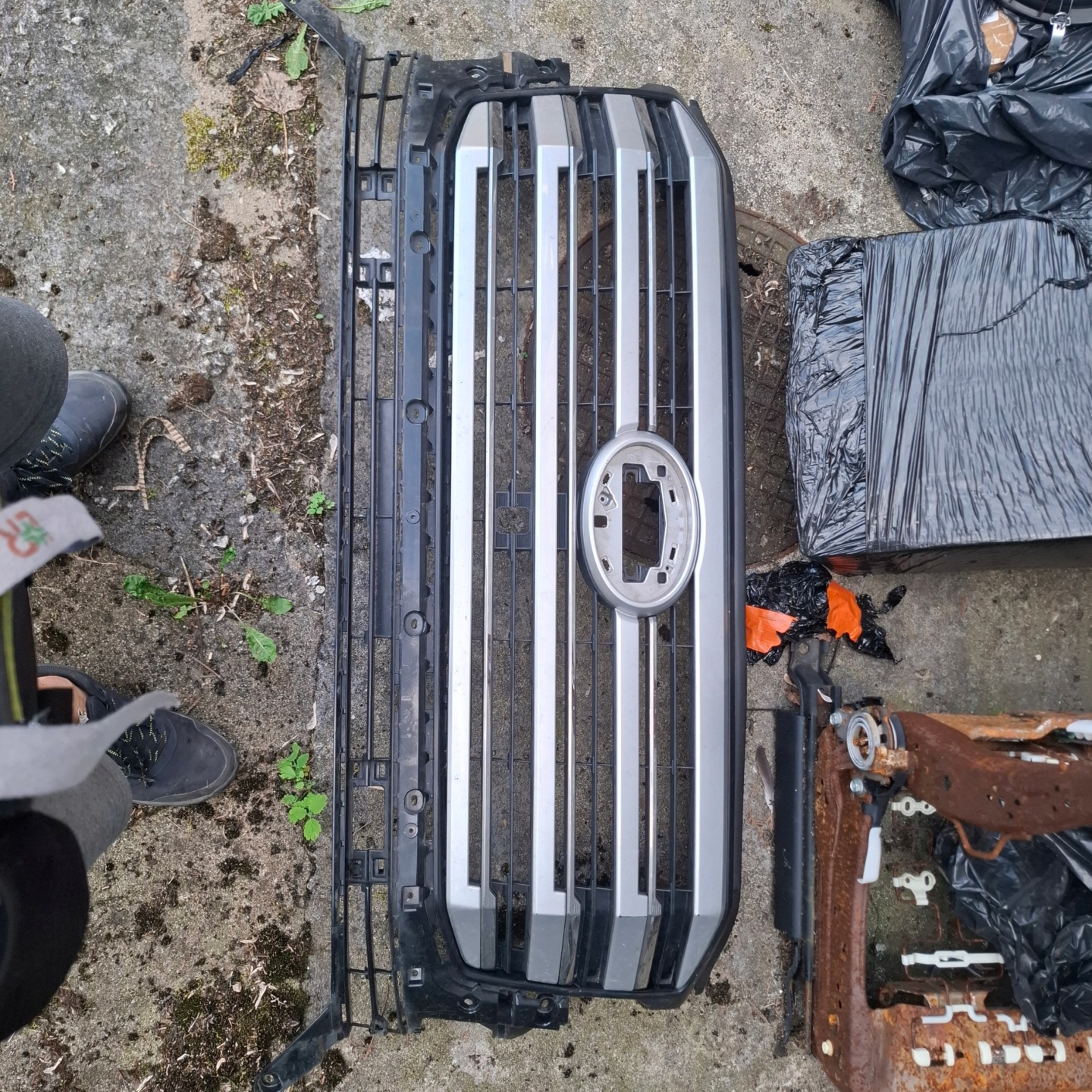 Toyota Land Cruiser J8/J10/J20 J8 Kühlergrill FRONTGRILL 5310160G705 - Thumbnail 1