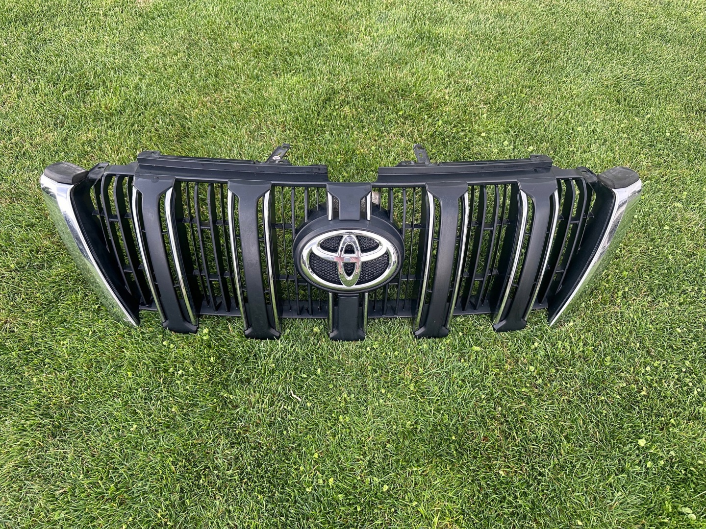 Toyota Land Cruiser J8/J10/J20 J8 Kühlergrill FRONTGRILL Kühlergitter 5311160A61 - Thumbnail 1