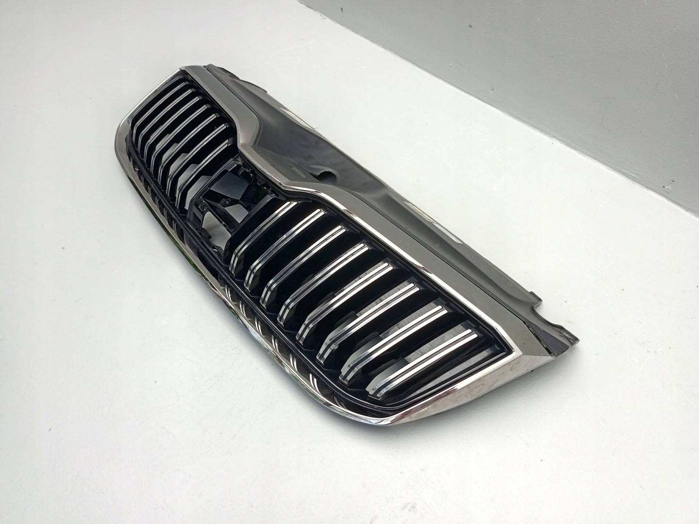 Skoda Superb 3U Kühlergrill FRONTGRILL Kühlergitter 3V0853653G - Thumbnail 11