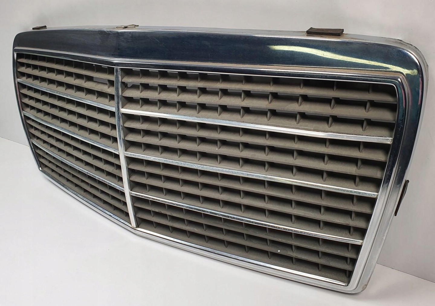 Mercedes-Benz E-Klasse W124 Kühlergrill FRONTGRILL Kühlergitter A1248880323 - Thumbnail 3