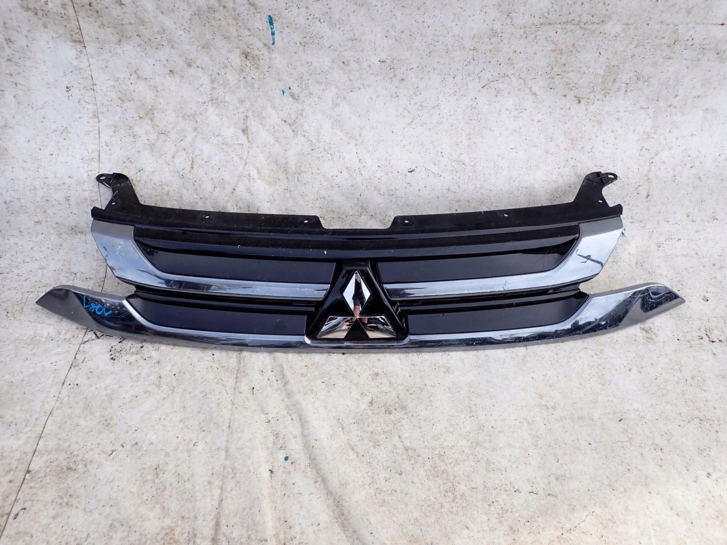 Mitsubishi Outlander CU0W Kühlergrill FRONTGRILL Kühlergitter 7450A992 - Thumbnail 1