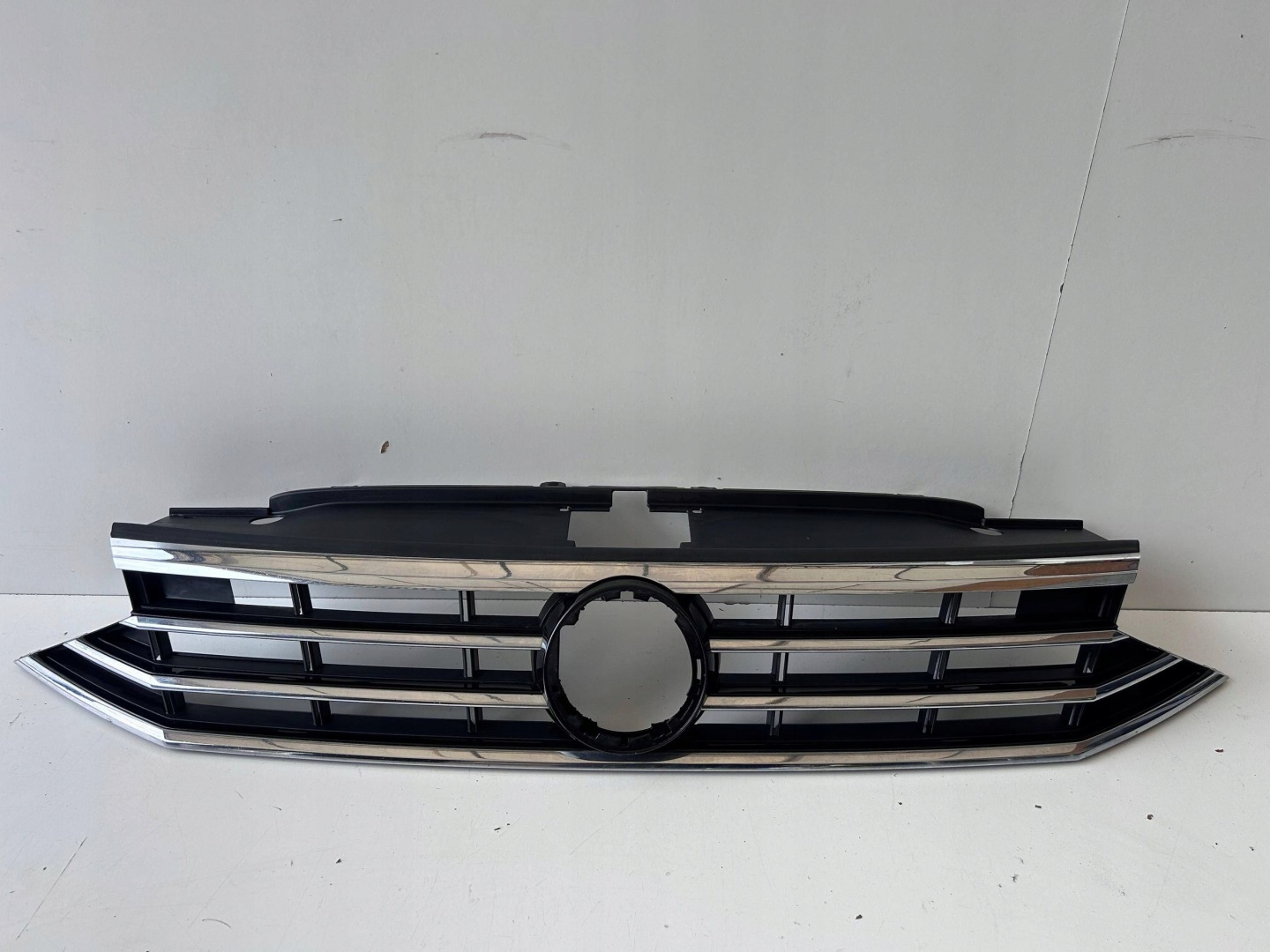 VW Passat B8 Kühlergrill FRONTGRILL Kühlergitter 3G0853653 - Thumbnail 1