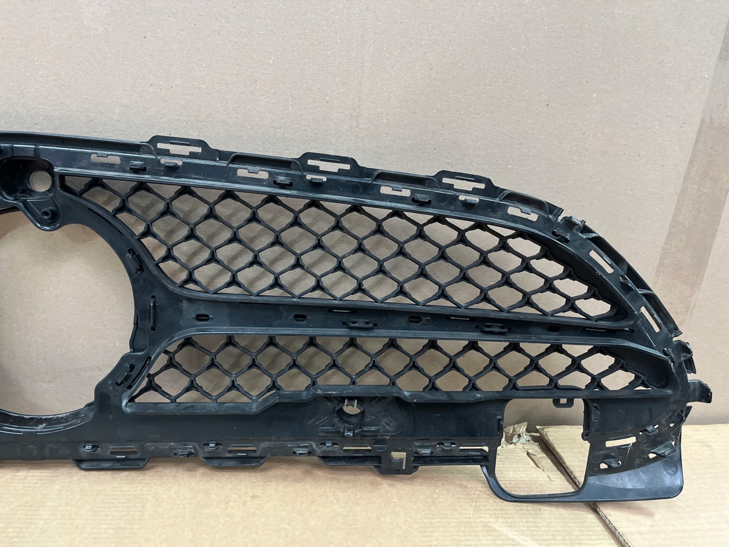 Mercedes-Benz C-Klasse W202 Kühlergrill FRONTGRILL Kühlergitter A2058882100 - Thumbnail 8