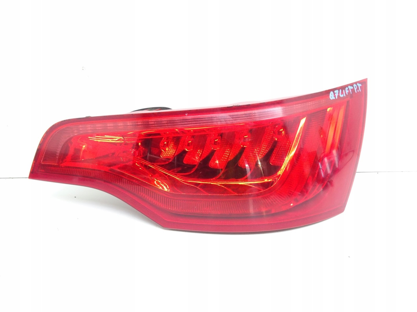 Audi Q7 Rückleuchte 4L0945094F Rearlamp - Thumbnail 1