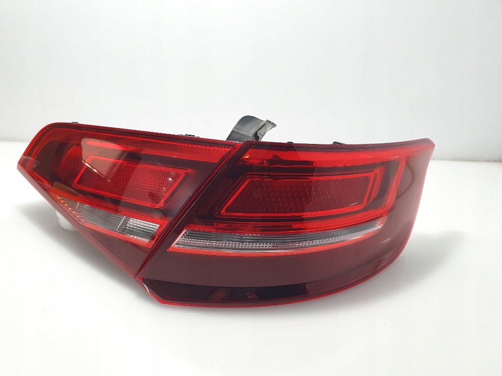 Audi A3 8V Rückleuchte 8V4945070 Rearlamp - Thumbnail 1