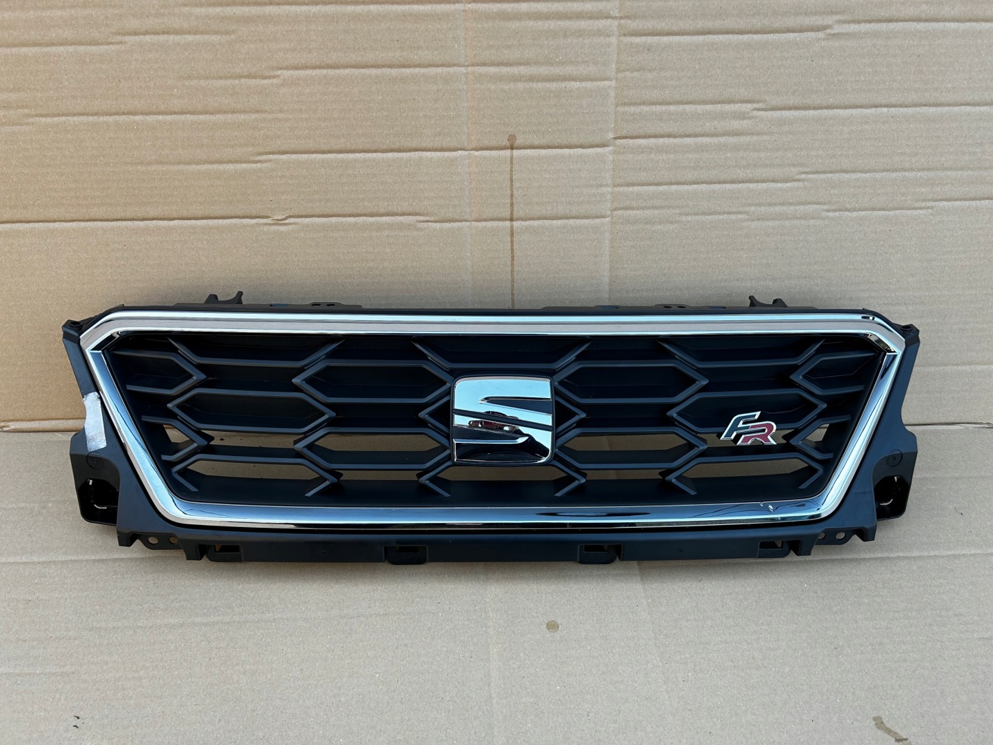 SEAT Arona KJ Kühlergrill FRONTGRILL Kühlergitter - Thumbnail 1