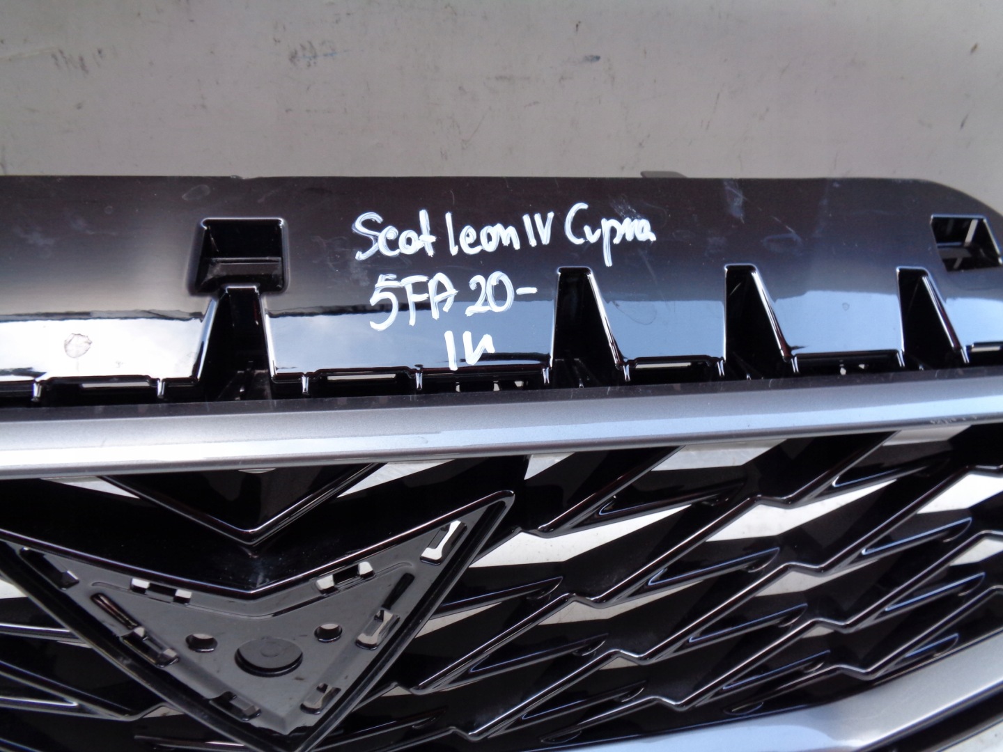 SEAT Leon IV 5F Kühlergrill FRONTGRILL Kühlergitter 5FA853651CA - Thumbnail 4