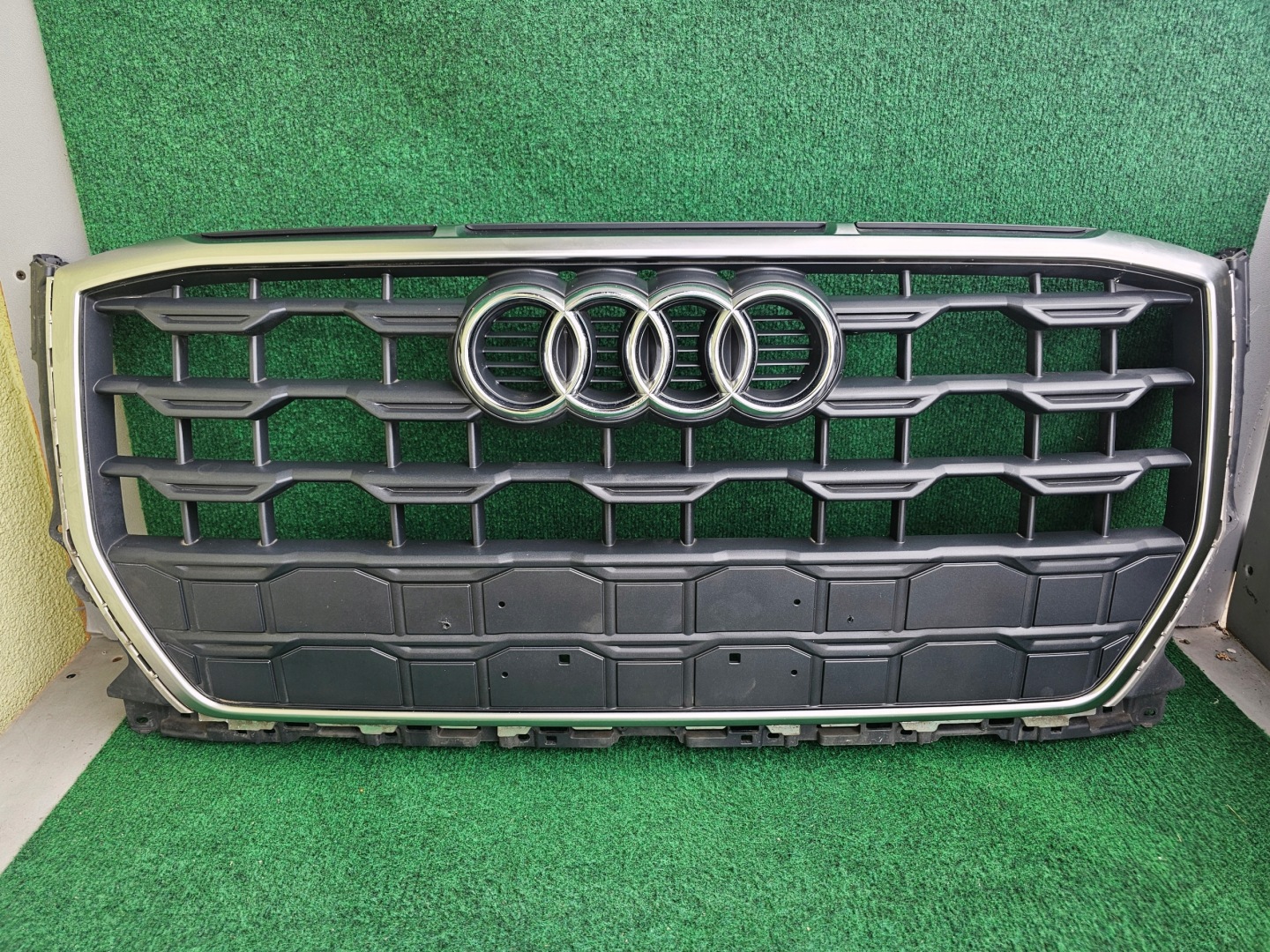 Audi Q2 Kühlergrill FRONTGRILL Kühlergitter 81A853651 - Thumbnail 1