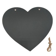Czarna drewniana tablica kredowa w kształcie serca