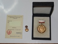 MEDAL ZA ZASŁUGI W SPORCIE + MINIATURKA + LEGITYMACJA 1970 KIELCE