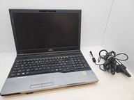 LAPTOP FUJITSU LIFEBOOK A532 Z ŁADOWARKĄ