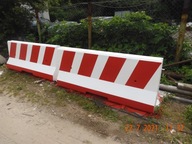Bariery drogowe betonowe-malowane, nowe dwustronne