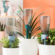 Automatický kvapkový zavlažovač s fľašou na kvety a izbové rastliny