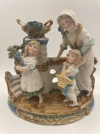 Piękna porcelanowa figurka rodziny