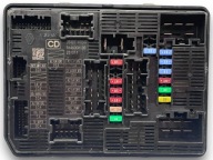RENAULT KANGOO CITAN 21- Module fusibles 284B79704R @M